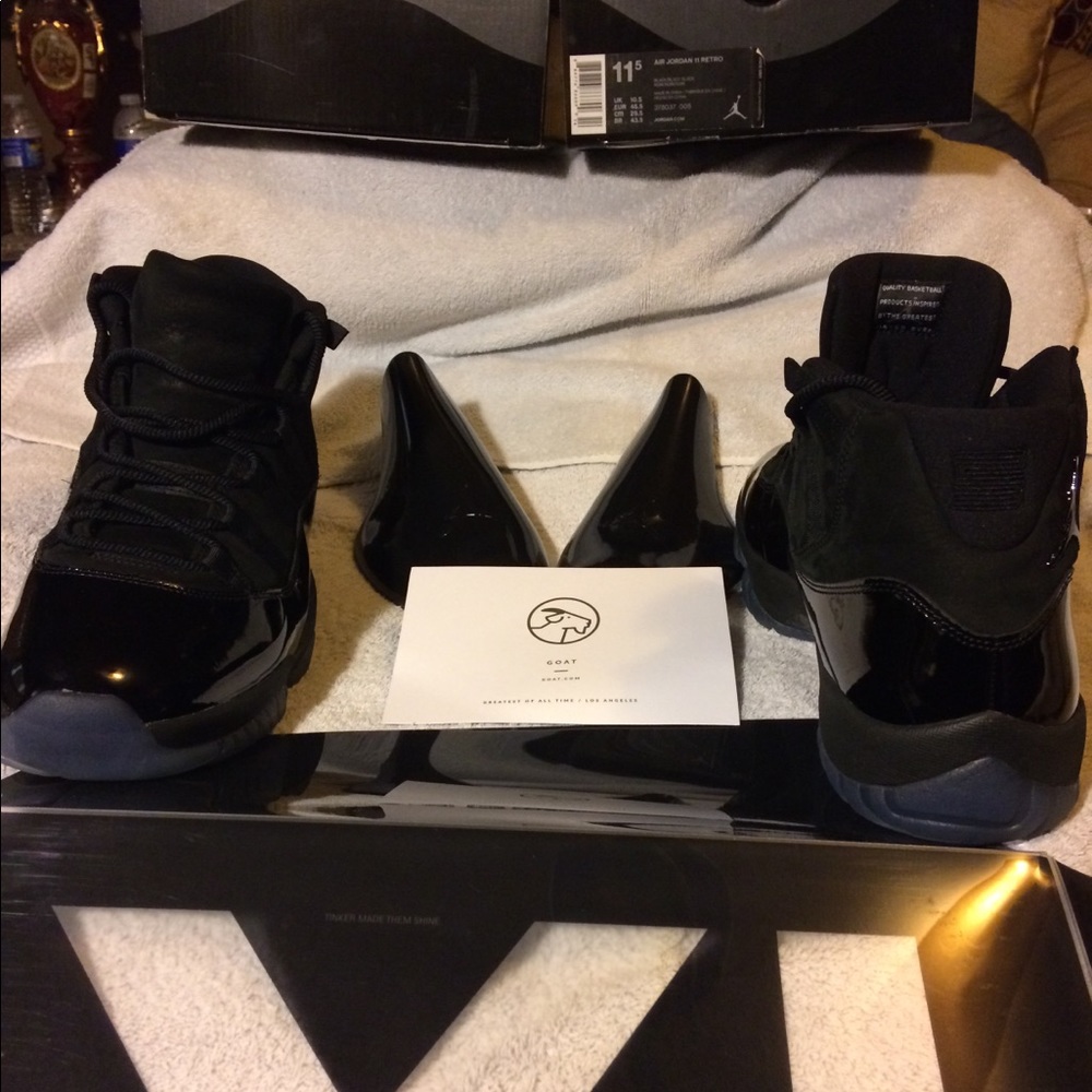 Air Jordan 11 retro ‘cap n gown’